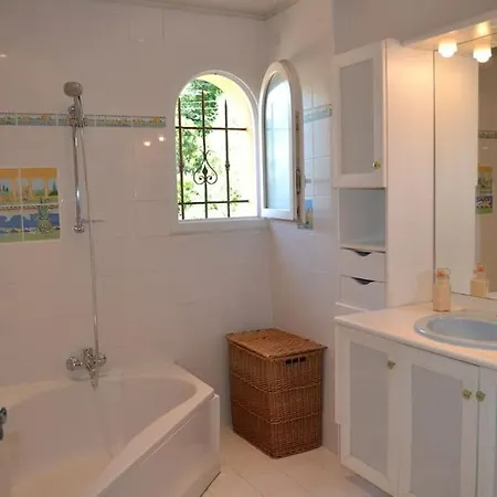 Grasse Vue Exceptionnelle 8p Piscine Interieure Villa